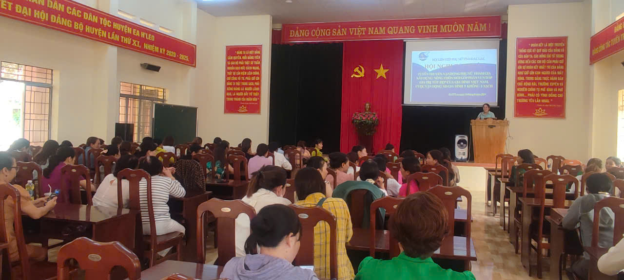 Hội nghị tập huấn tuyên truyền, vận động phụ nữ tham gia xây dựng nông thôn mới về vun đắp các giá trị tốt đẹp của gia đình Việt Nam; cuộc vận động “ Xây dựng gia đình 5 không, 3 sạch”